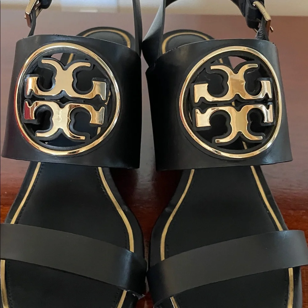 Tory Burch Perfect Black/Gold Metal Miller 65mm Wedge Veg Leather Sandal 8 NIB